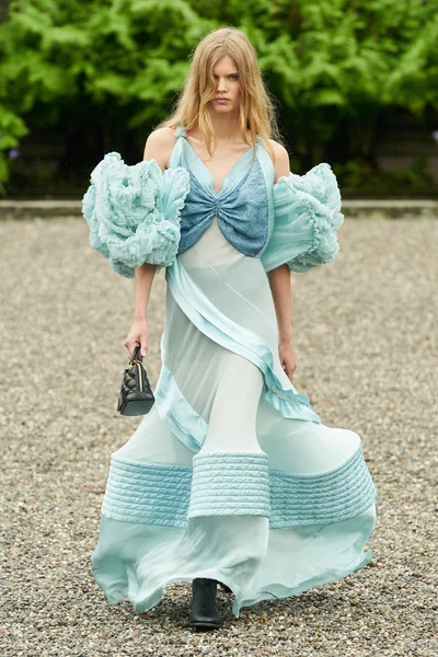 Look 50